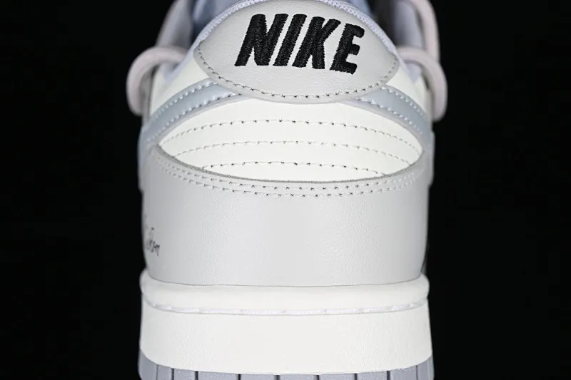 All Categories Nk SB Dunk Series Nk SB Dunk Low Low-top sneakers Nk Dunk Low Minimalist industrial-simple silver hook SB strap low-top casual sneakers DJ6188-003